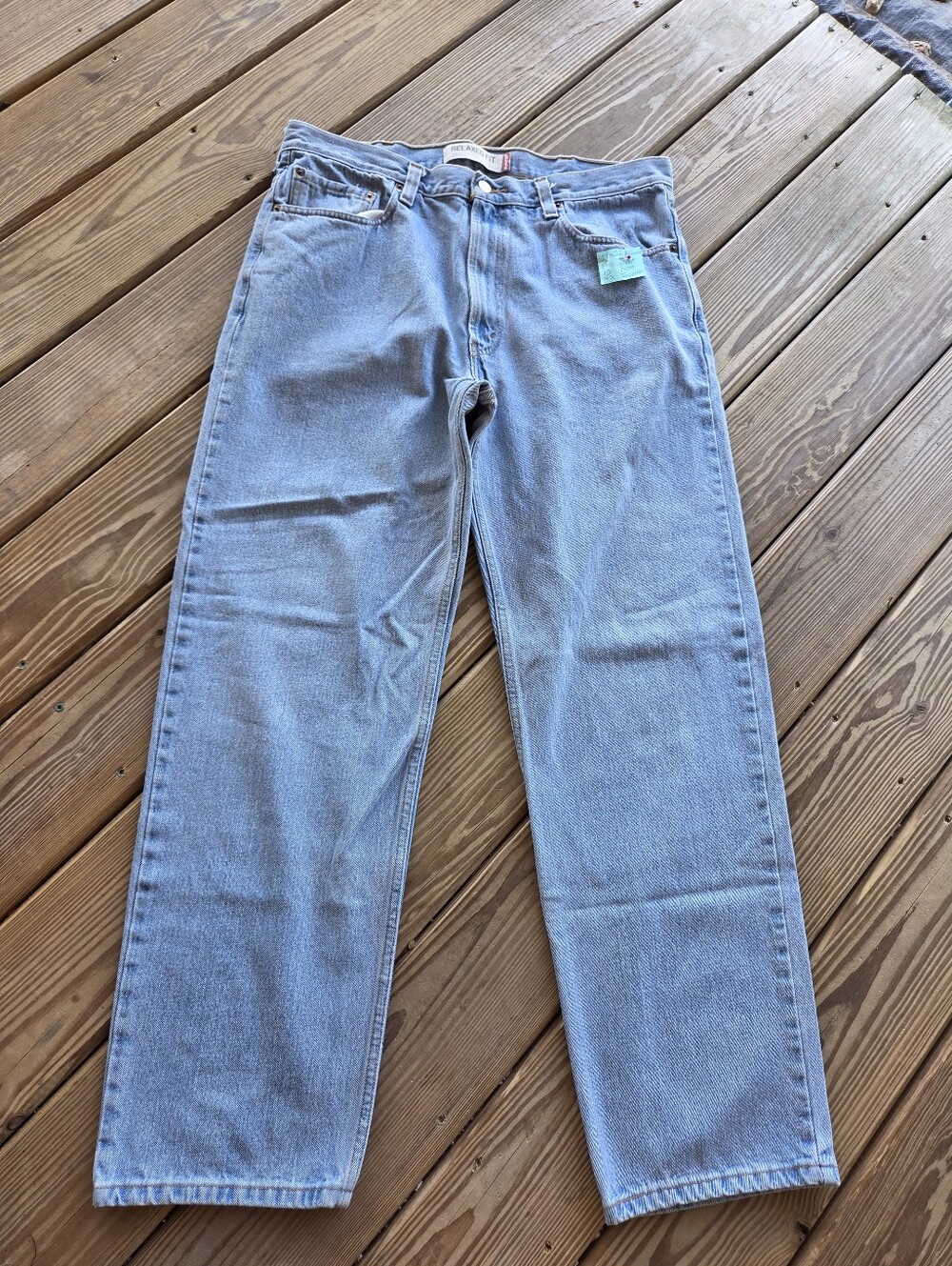 Vintage Levi's 550 Relaxed Fit Light Wash Jeans 38x32 (Measures 39x32)